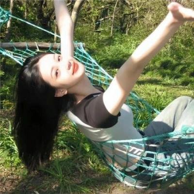 蓝色牛仔裤芬兰小姐
